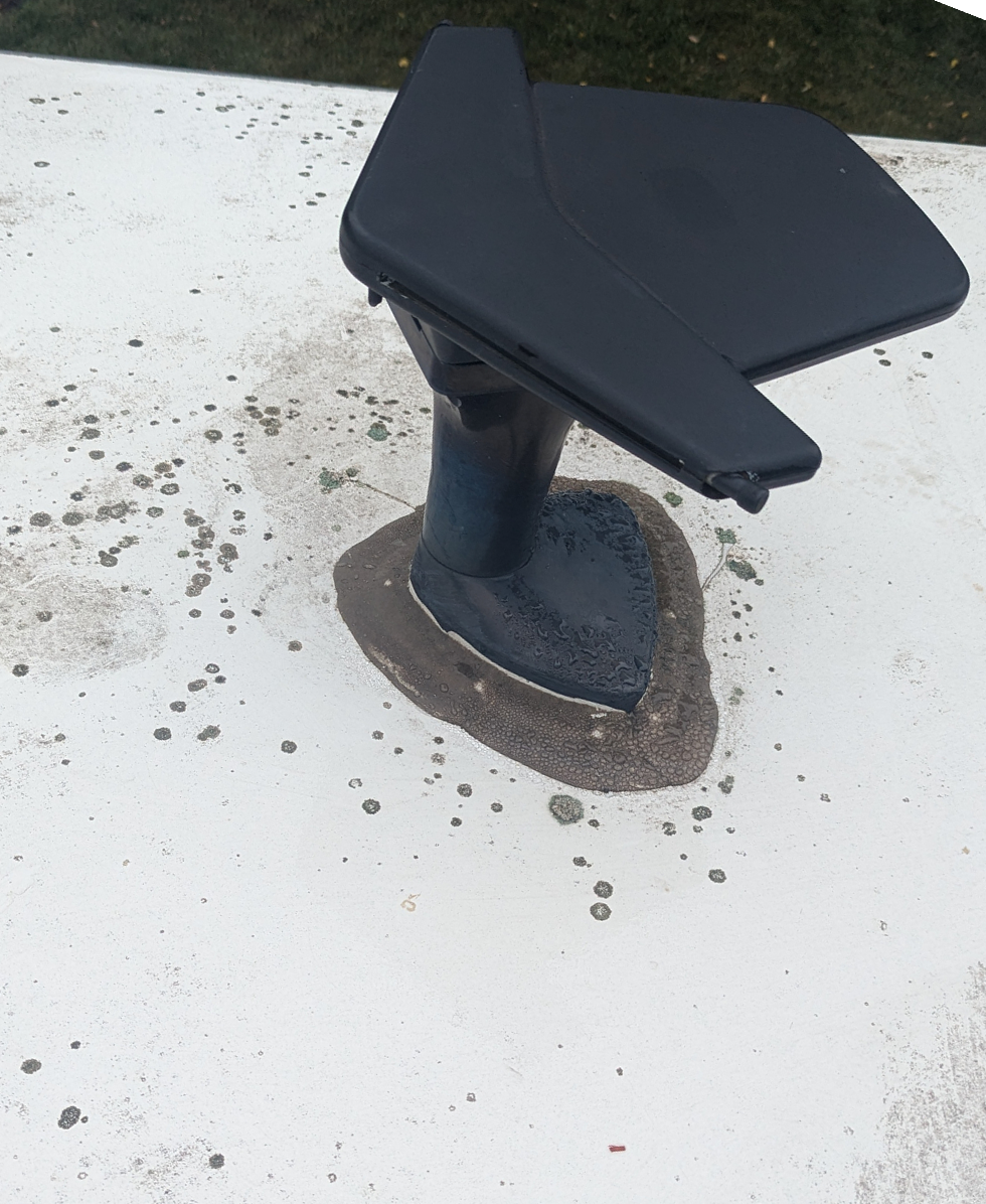Antenna before roof maintenance